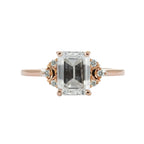 Women ring in gold color alloy with geometric quadrilateral style