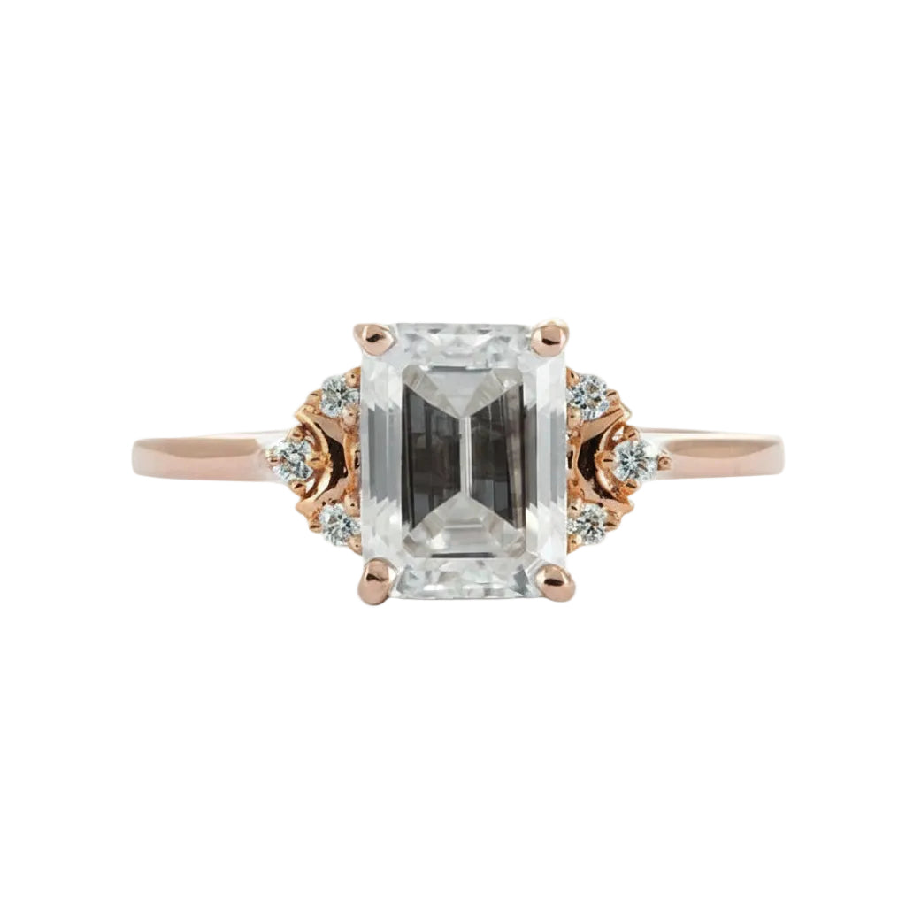 Women ring in gold color alloy with geometric quadrilateral style