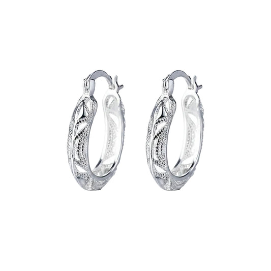 Women metal earrings in geometric electroplated style